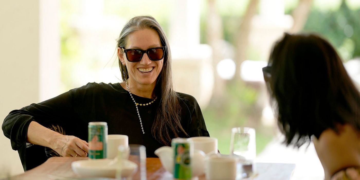 Jenna Lyons eats outside on vacation on Season 15 'RHONY'