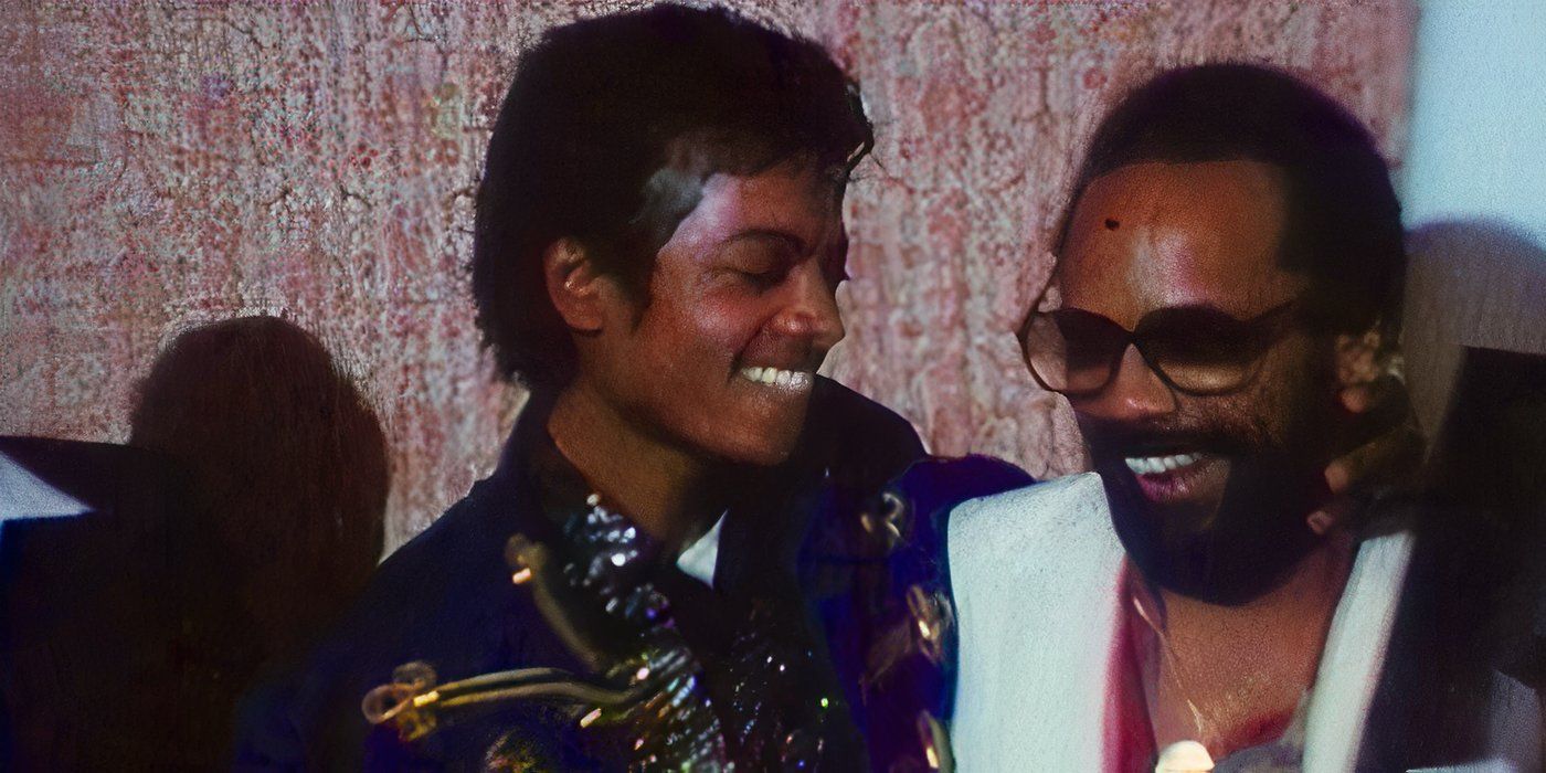 Michael Jackson y Quincy Jones se ríen durante una sesión de fotos en The Greatest Night in Pop (2024).