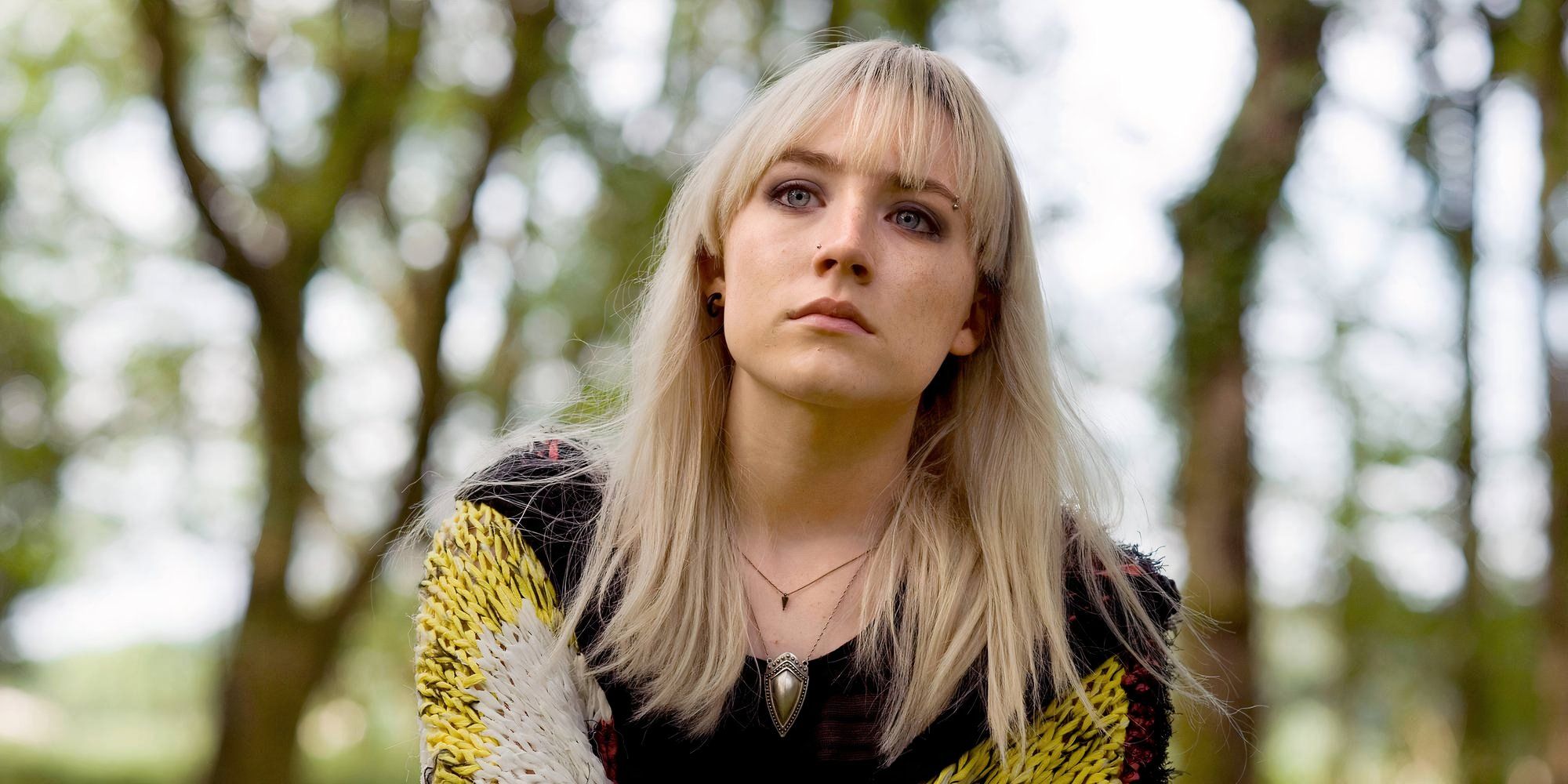 Saoirse Ronan as Daisy in How I Live Now looking at the horizon