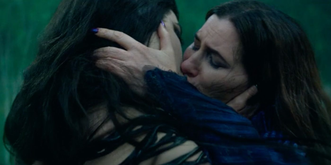 Rio (Aubrey Plaza) and Agatha (Kathryn Hahn) kiss in the finale of Agatha All Along.