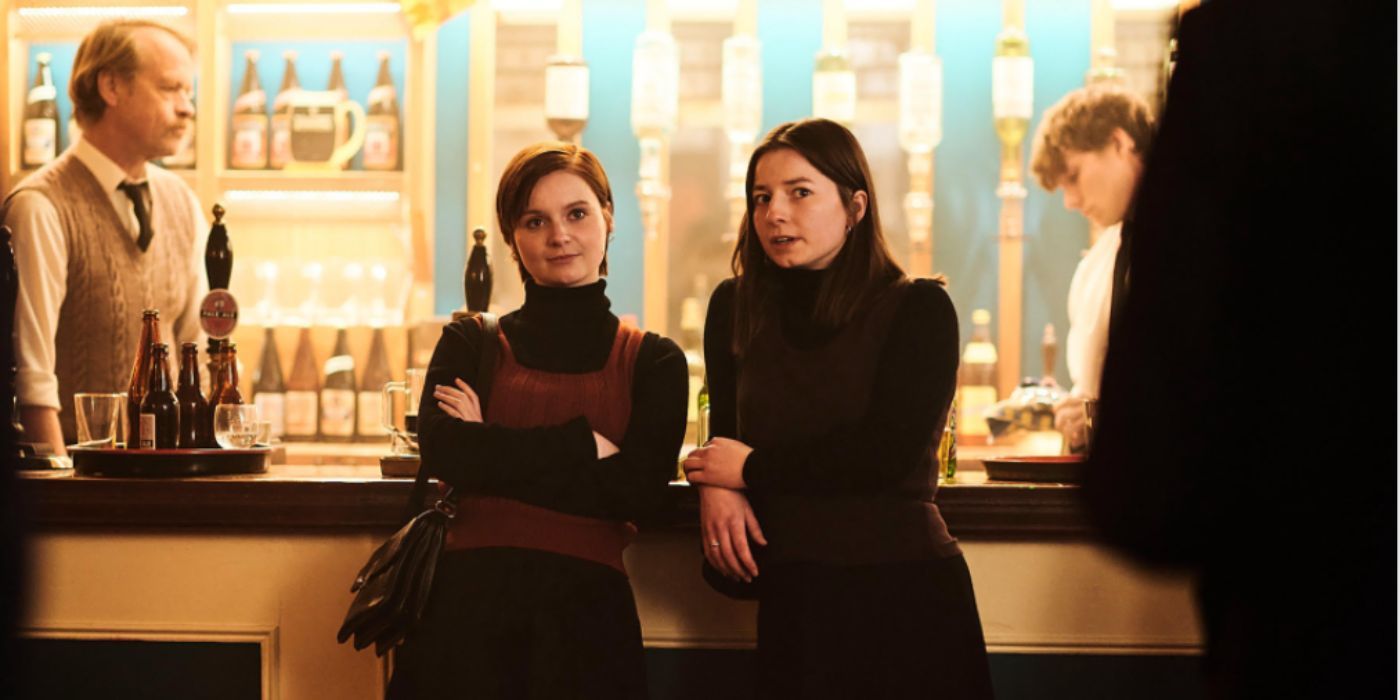 Lola Petticrew and Hazel Doupe as Dolours and Marian Price standing at a hotel bar in &lsquo;Say Nothing&rsquo;.