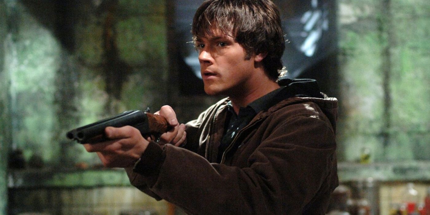 Sam Winchester (Jared Padalecki) wanders around the abandoned mental institution with a shotgun