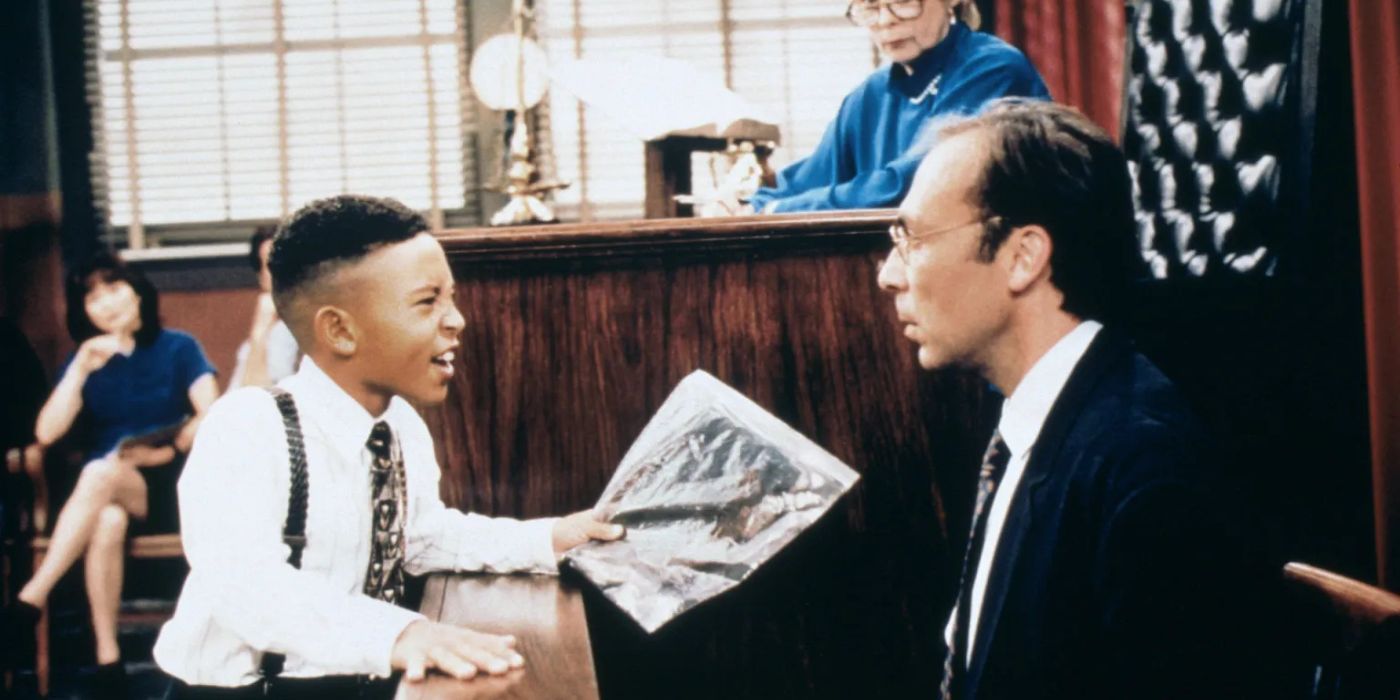 Tahj Mowry questions Taylor Negron on the witness stand in a courtroom in Smart Guy