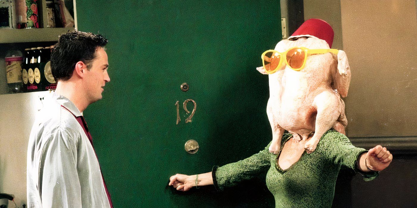 Chandler watches Monica dance with a turkey on her head on &lsquo;Friends&rsquo;