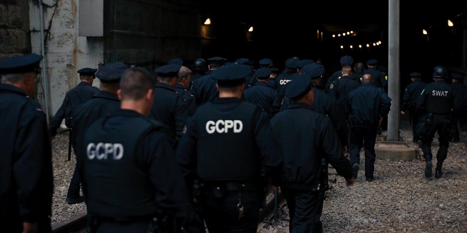 Gotham-Police-enter-sewers-to-search-for-Bane in The Dark Knight Rises