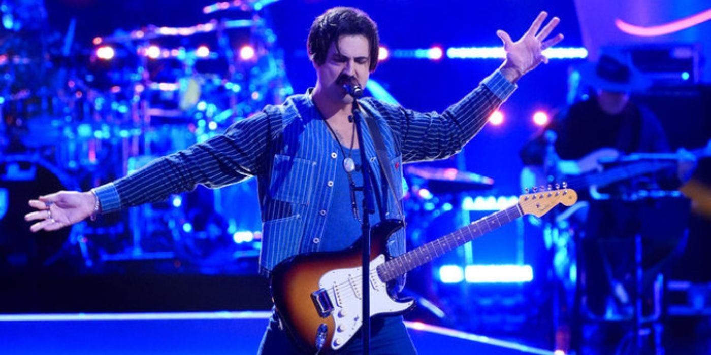 Danny Joseph rocks out on 'The Voice' Season 26 Knockouts.