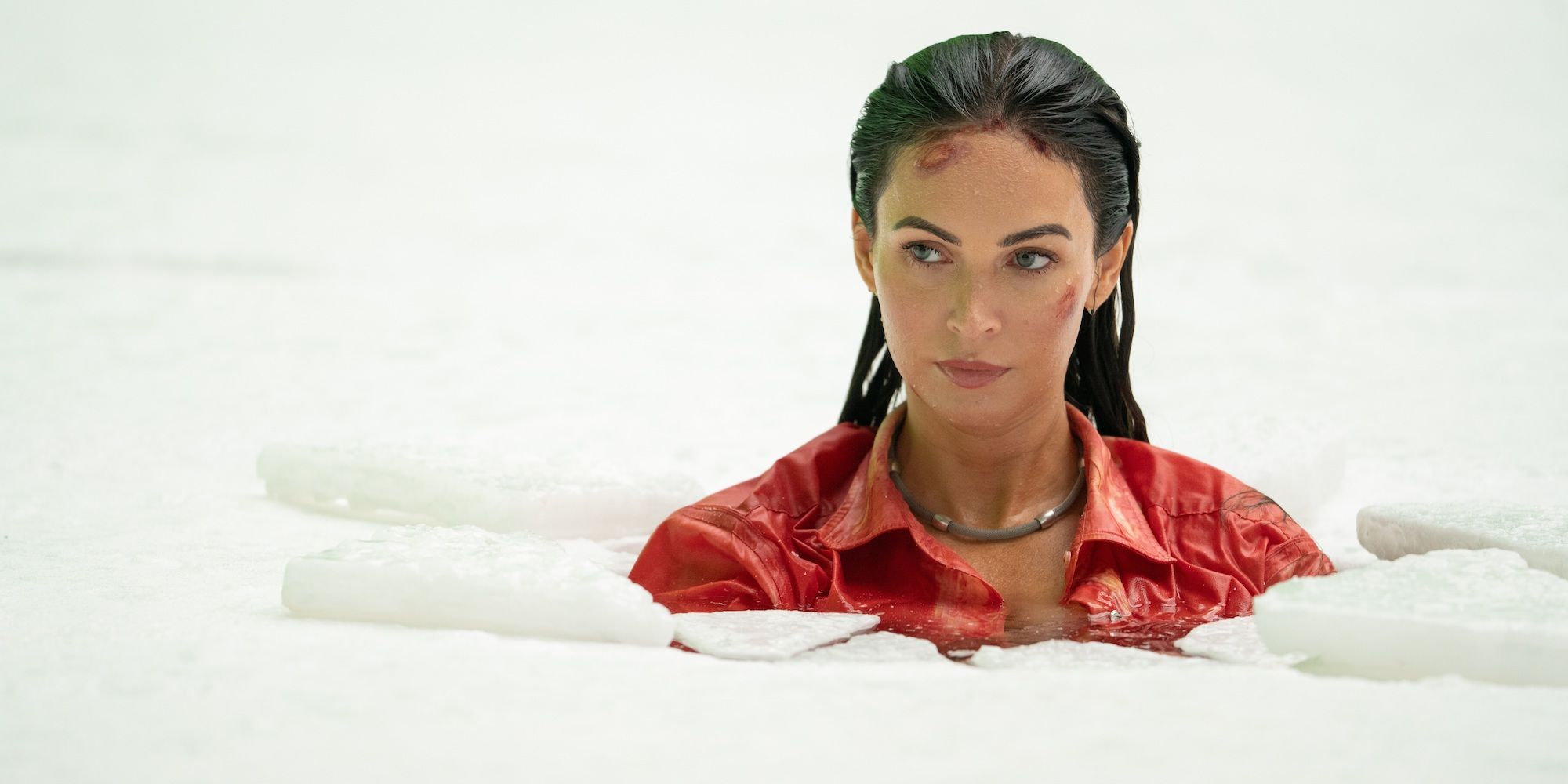 Megan Fox interpreta a Emma del lago helado en 'Hasta la muerte'