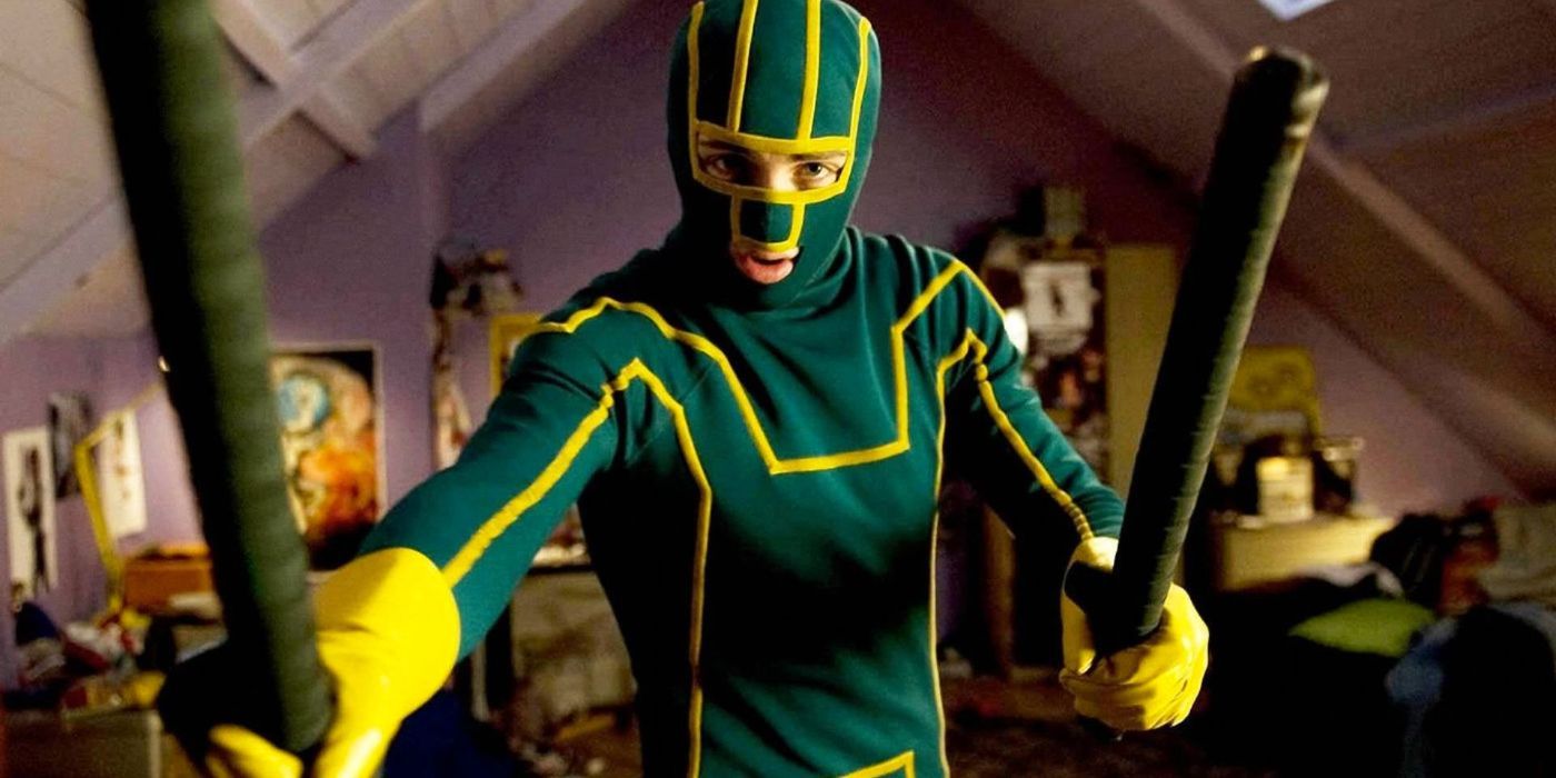 Aaron Taylor-Johnson in his superhero costume with batons in his hand in Kick-Ass 2