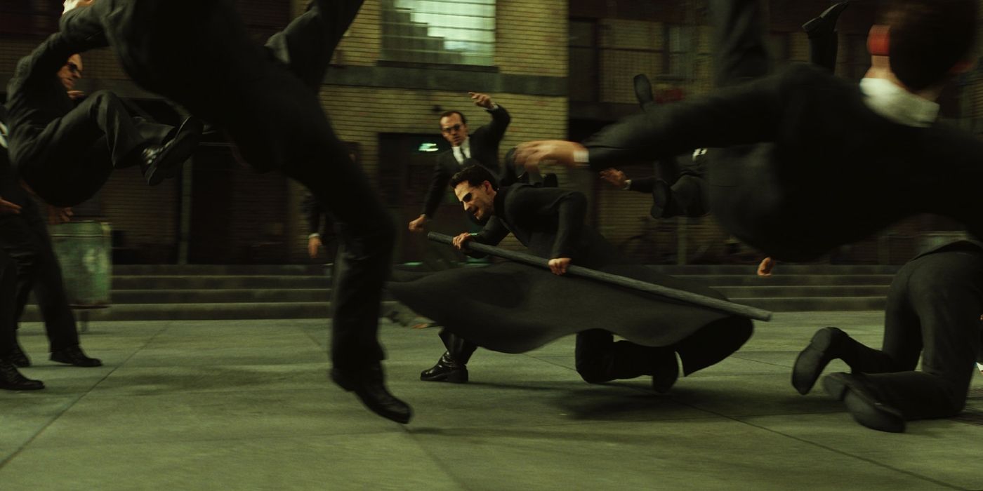 Neo fights multiple Agent Smiths in The Matrix Reloaded