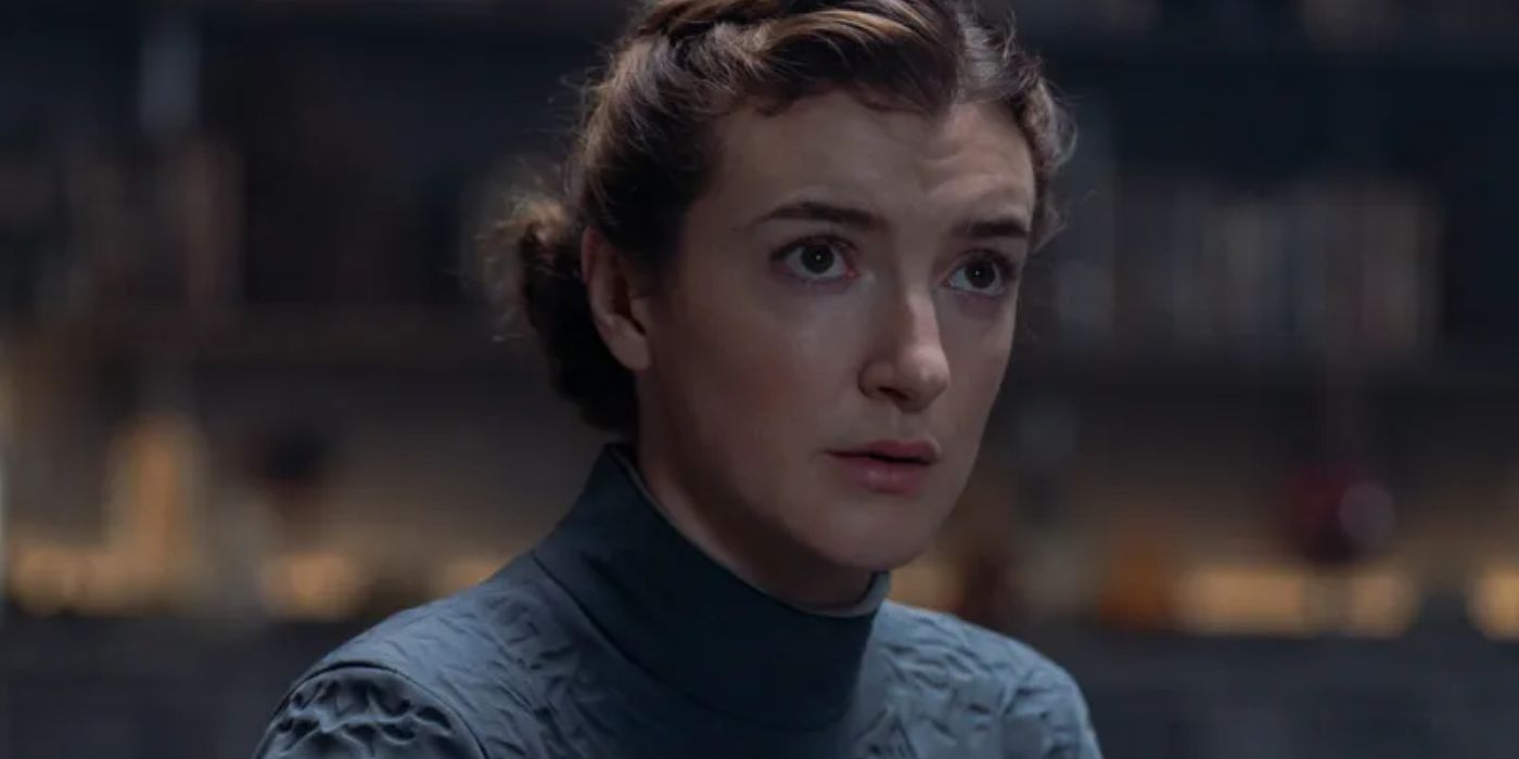 Faoileann Cunningham as Sister Jen in Dune Prophecy, looking worriedly at something off-screen