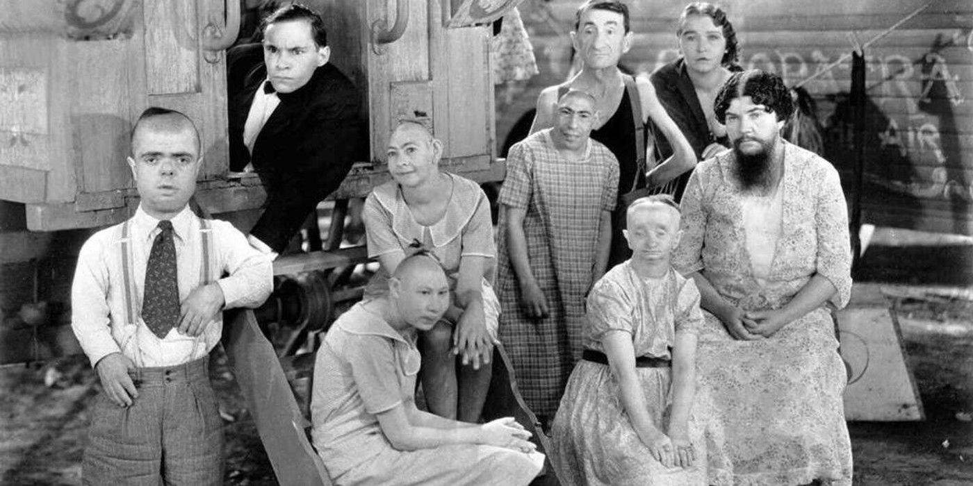 The sideshow performers in 'Freaks'