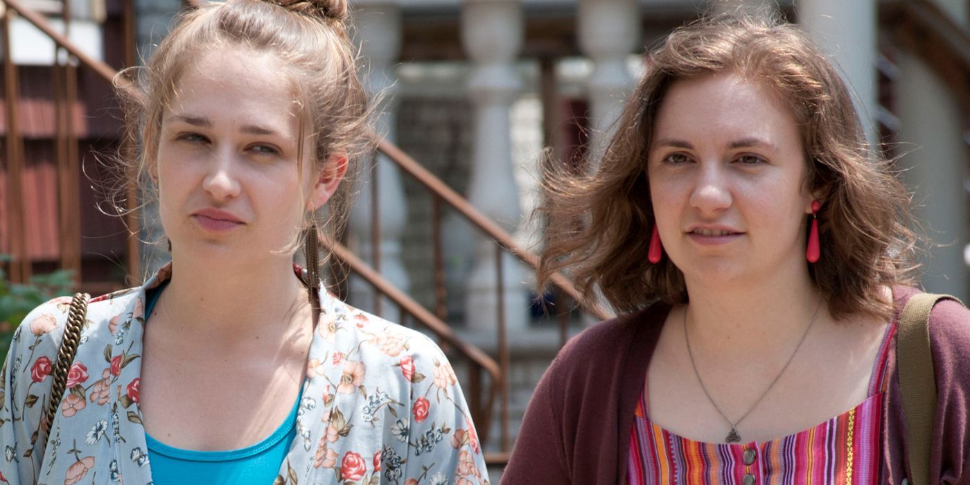Hannah and Jessa walking down the street in Girls