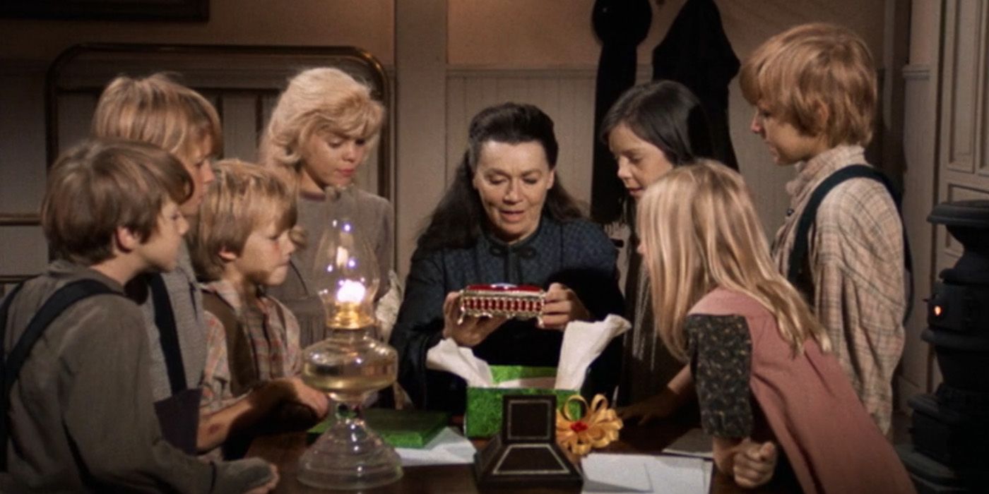 The orphans band around Ms. Grundy (Jeanette Nolan) to give her a Christmas present on 'Gunsmoke'