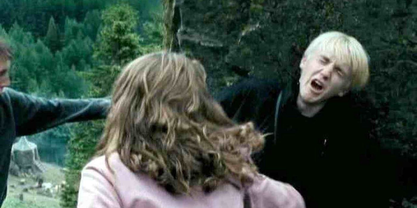 Hermione (Emma Watson) punches Malfoy (Tom Felton) in 'Harry Potter and the Prisoner of Azkaban'