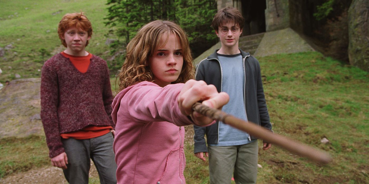 Hermione Granger (Emma Watson) raises her wand to Draco (Tom Felton) while Ron (Rupert Grint) and Harry (Daniel Radcliffe) watch in 'Harry Potter and the Prisoner of Azkaban'