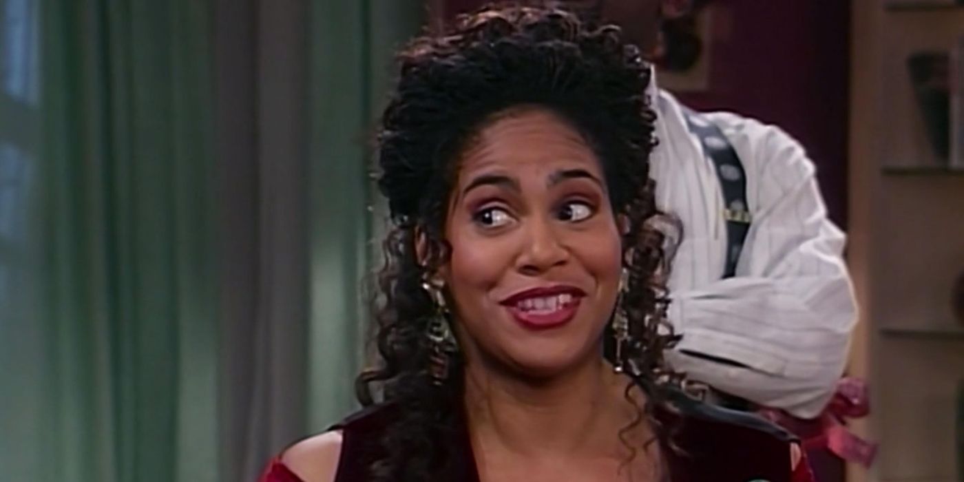 Synclaire played by Kim Coles smiling as she talks in Living Single.