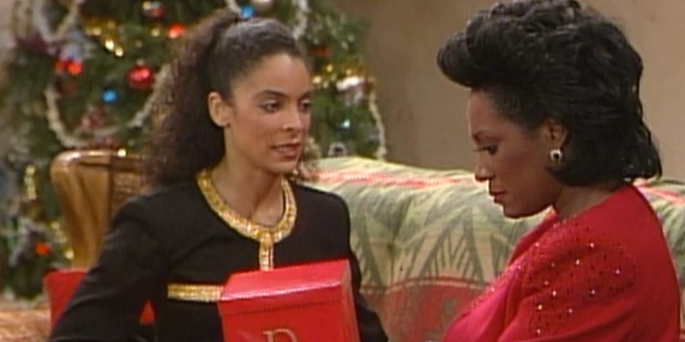 Whitley &amp; Adele (Jasmine Guy &amp; Patti LaBelle) sit on a couch holding a Christmas gift in A Different World.