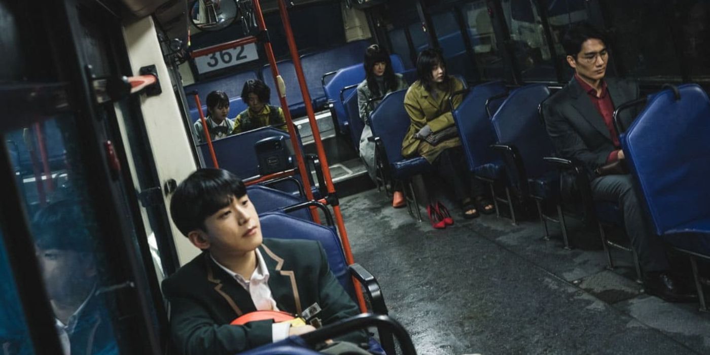 JUhm Tae-goo, Park Bo-ypung, Kim Seol-hyun, Lee Jung-eun on a dark bus in Light Shop.