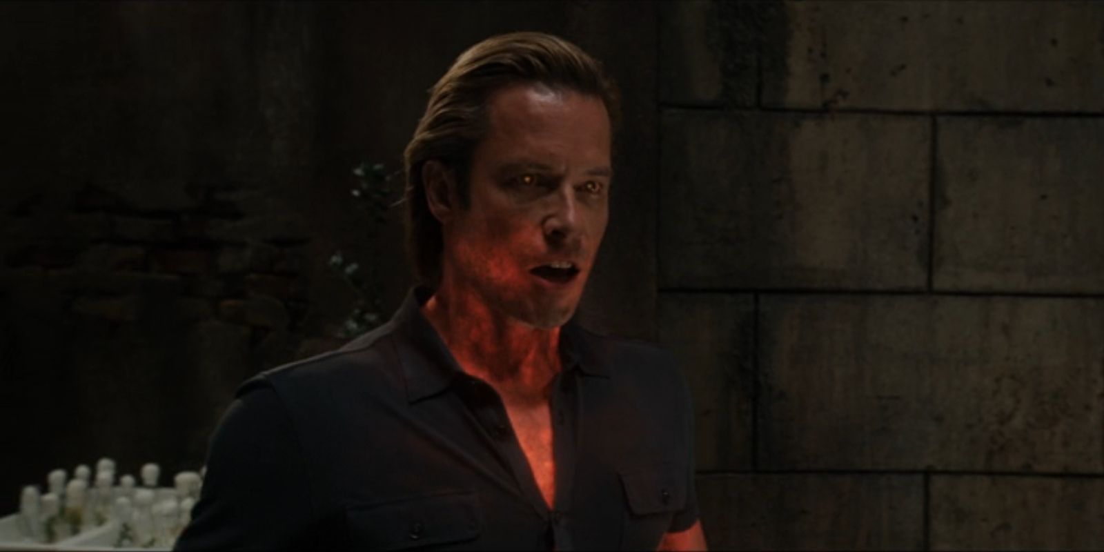 Aldrich Killian, played by Guy Pearce, glows orange, preparing to expel fire in &lsquo;Iron Man 3&rsquo;.