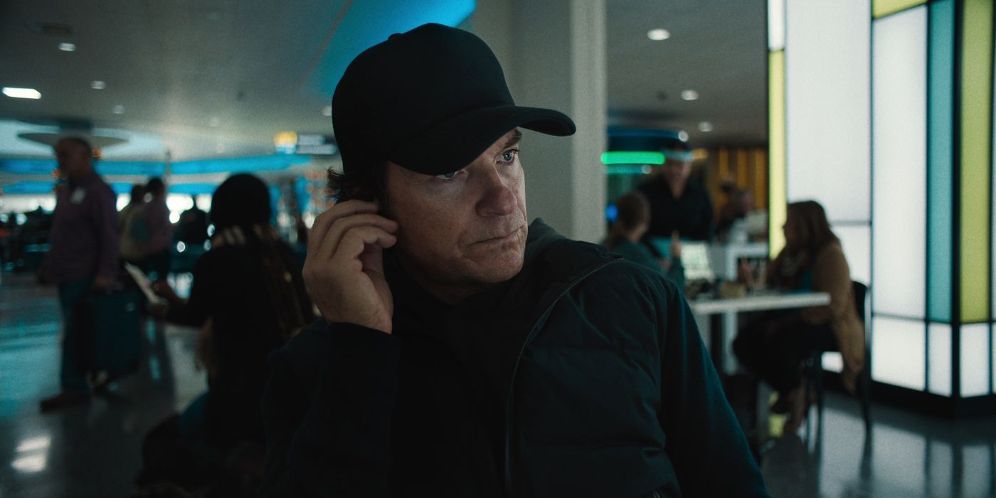 Jason Bateman as the Traveler on the phone in Carry-On.