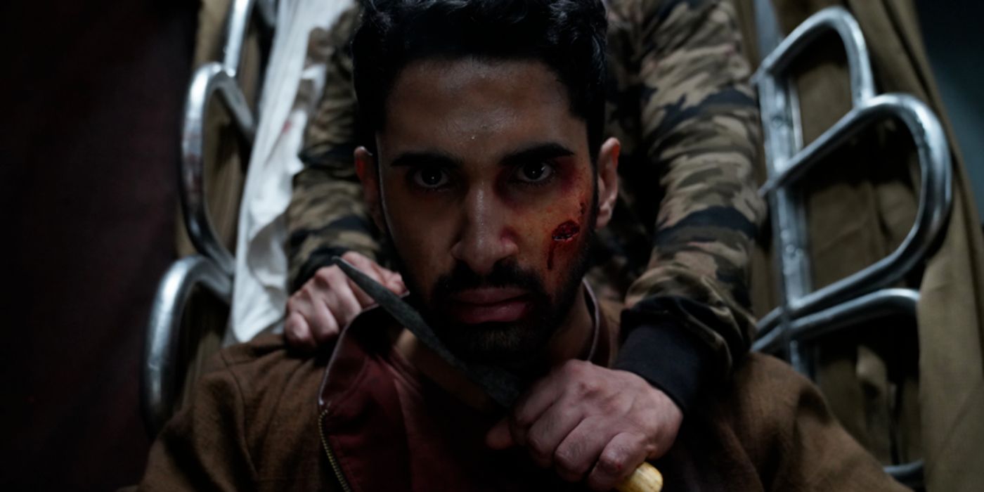 Man holding Amrit (Lakshya) neck in Kill (2024)