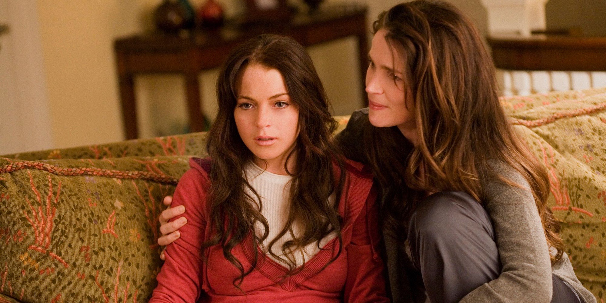 Lindsay Lohan and Julia Ormond in I Know Who Killed Me