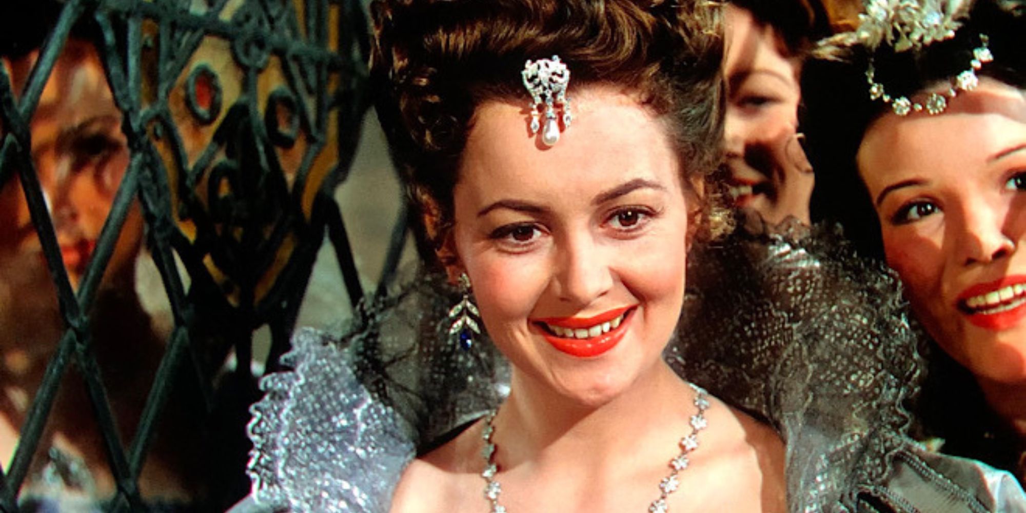 Olivia de Havilland in The Private Lives of Elizabeth and Essex (1939)-2