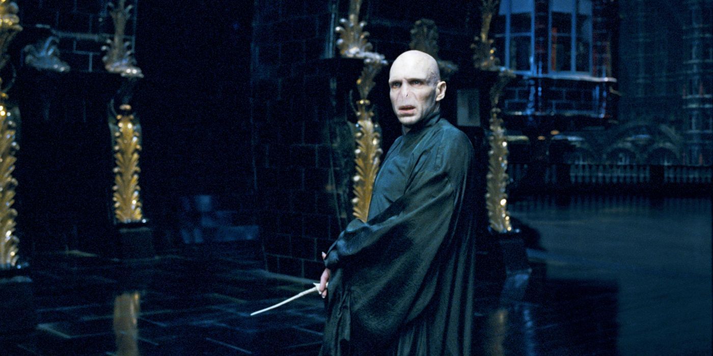 Voldemort (Ralph Fiennes) faces Dumbledore (Michael Gambon) in 'Harry Potter and the Order of the Phoenix'