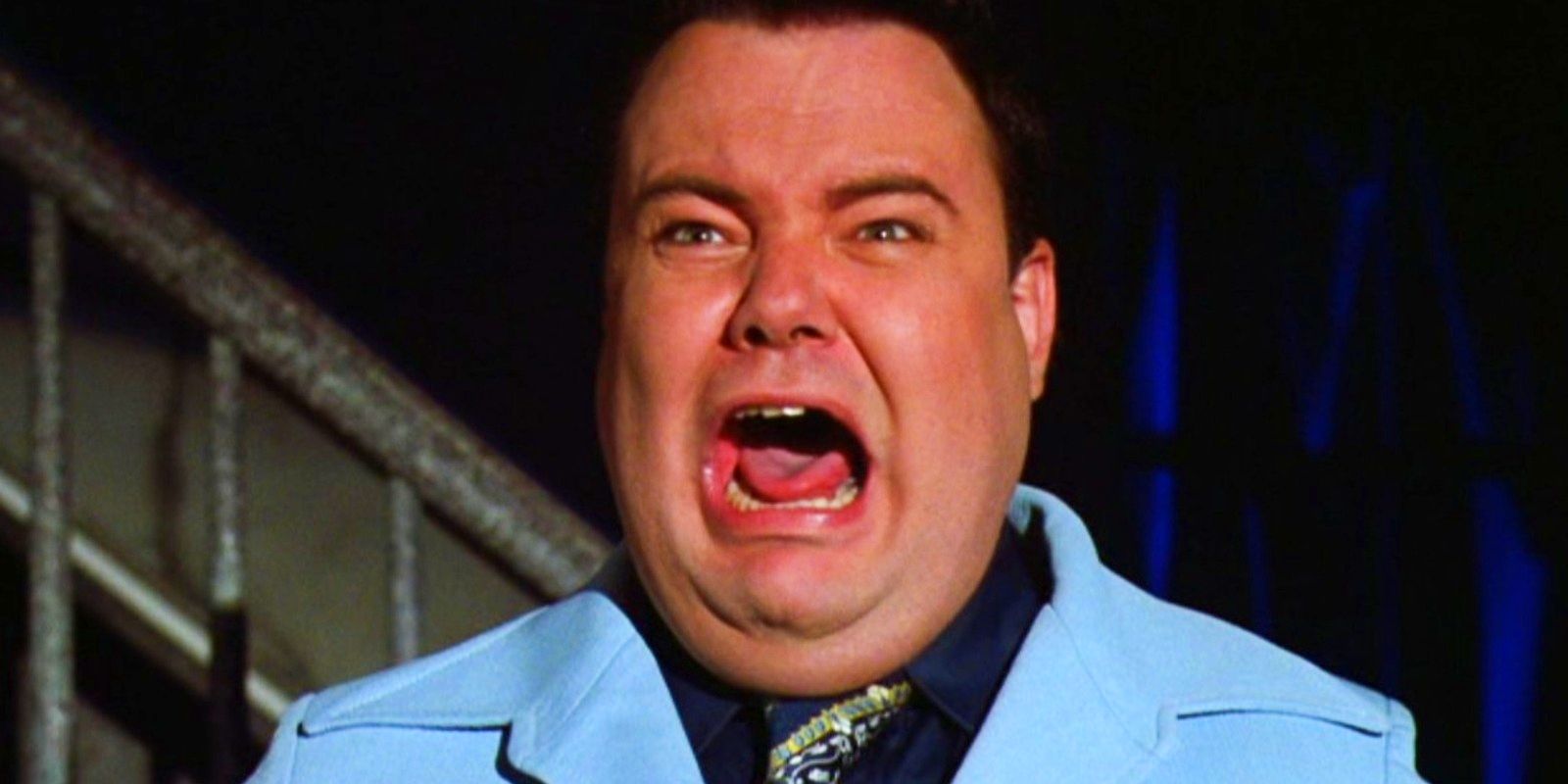 Otho, played by actor Glenn Shadix, screams while wearing a light blue suit in Beetlejuice.