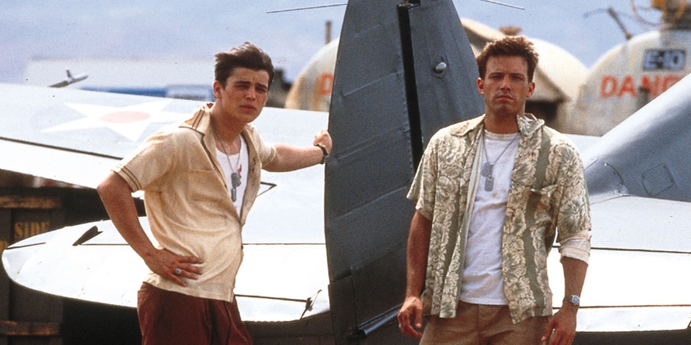 Ben Affleck's Rafe standing with Josh Hartnett's Danny in Pearl Harbor