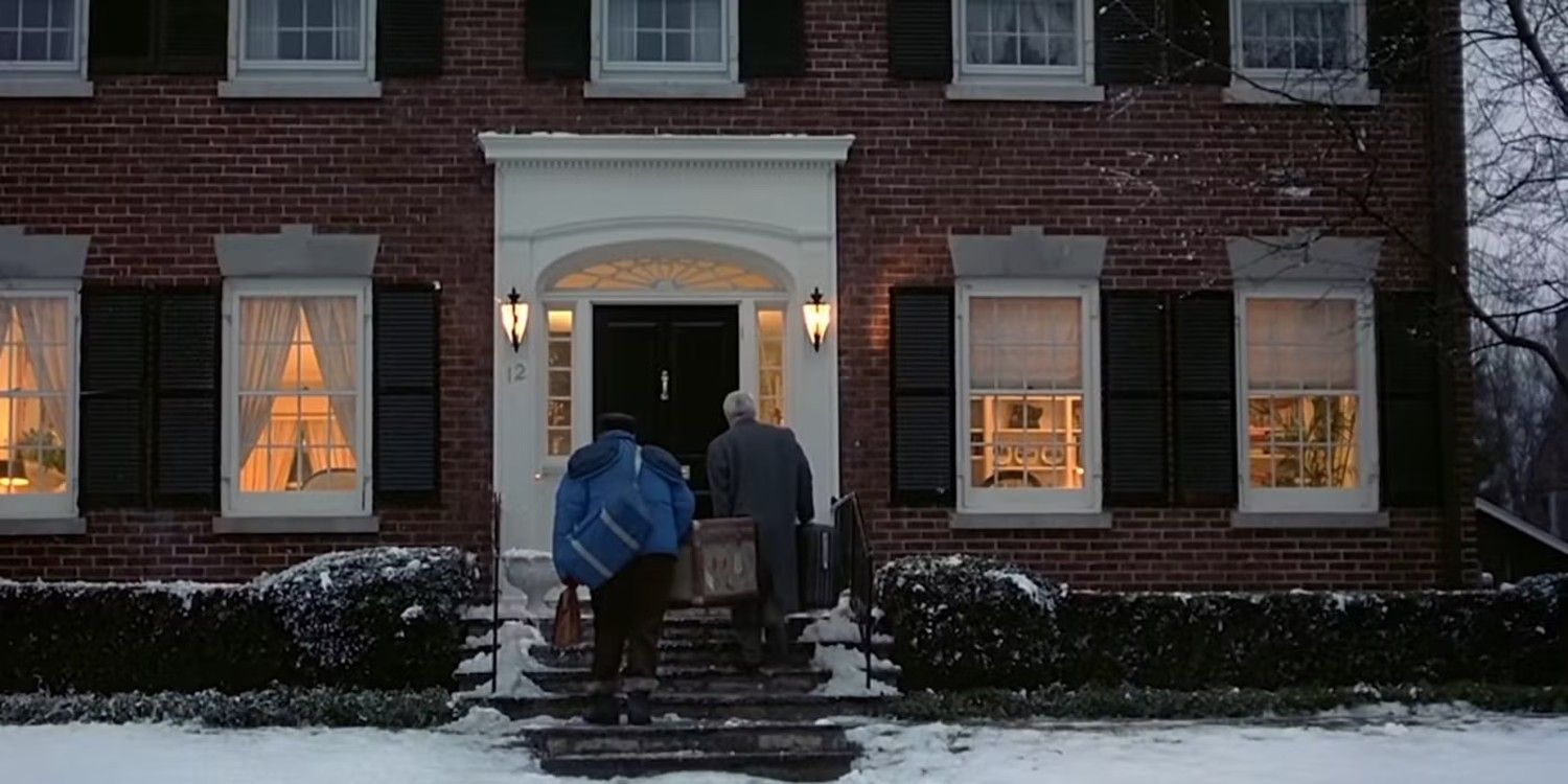 John Candy and Steve Martin walk up to a house at the end of 'Planes, Trains, and Automobiles'