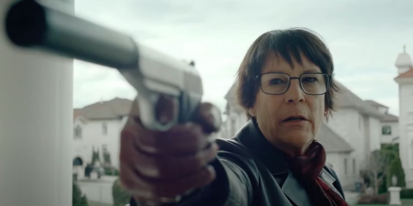 Bo Shea (Jamie Lee Curtis) is a hitwoman in The Sticky.