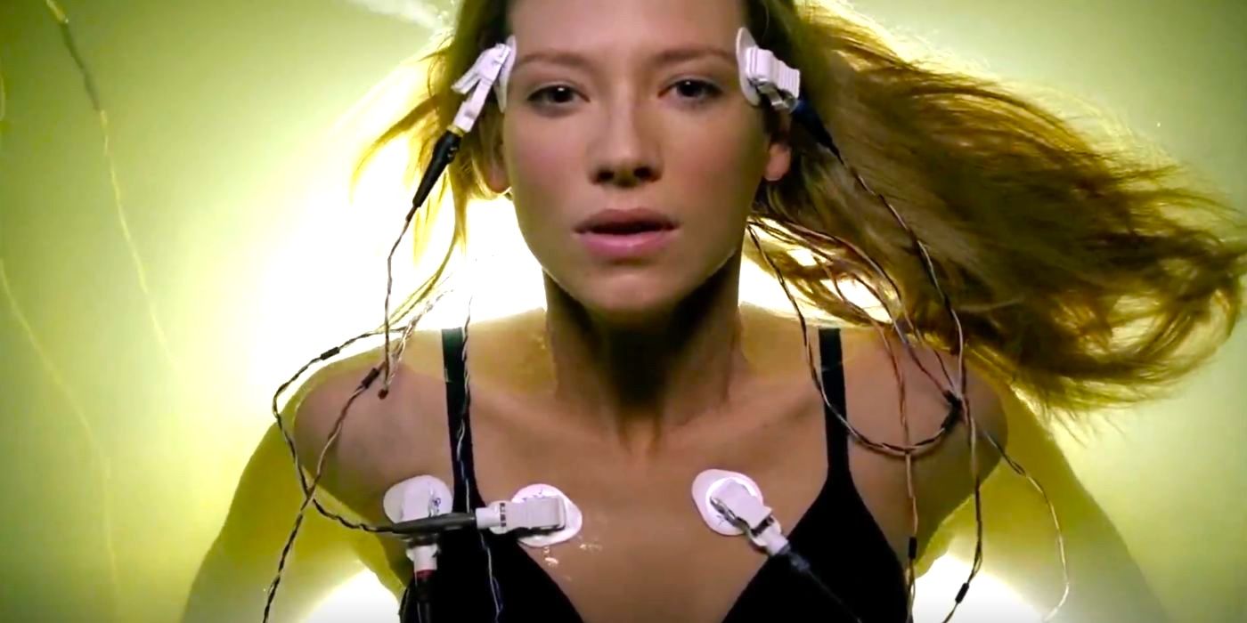 FBI agent Olivia Dunham (Anna Torv) goes into a deprivation tank in Fringe.