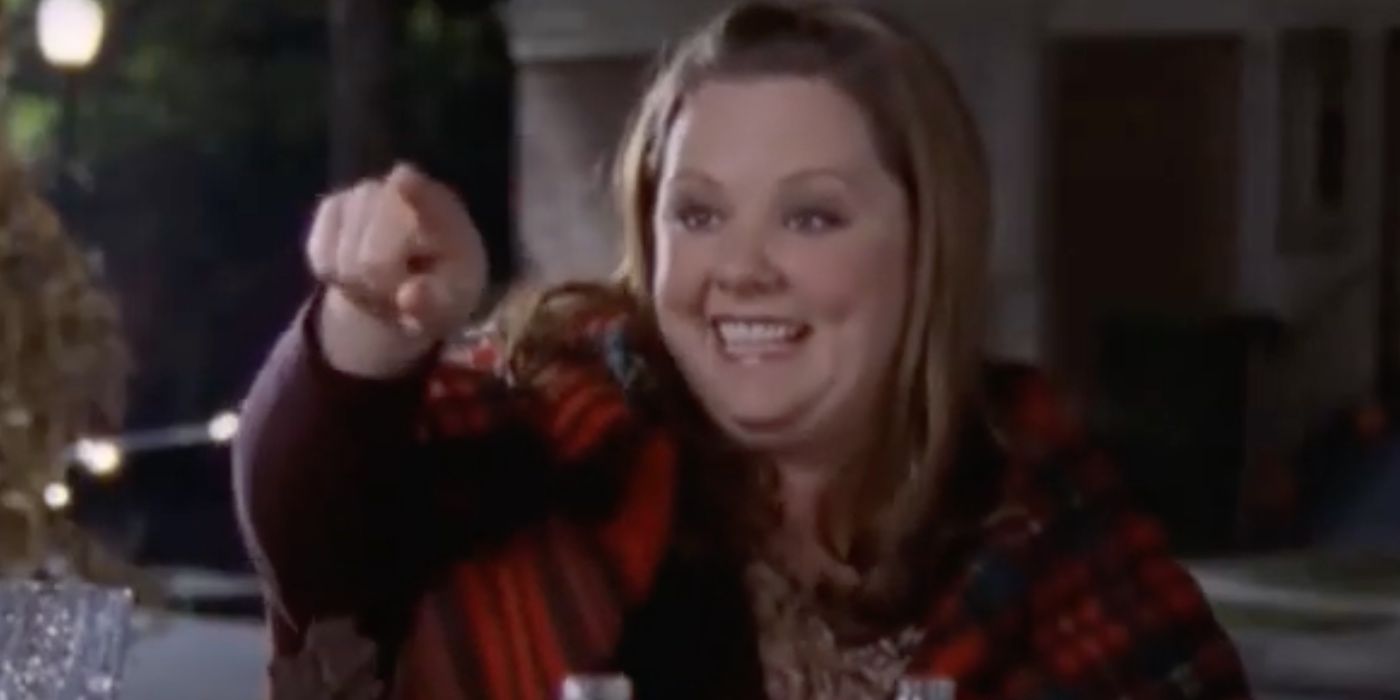 Melissa McCarthy as Sookie pointing joyfully in &lsquo;Gilmore Girls&rsquo;