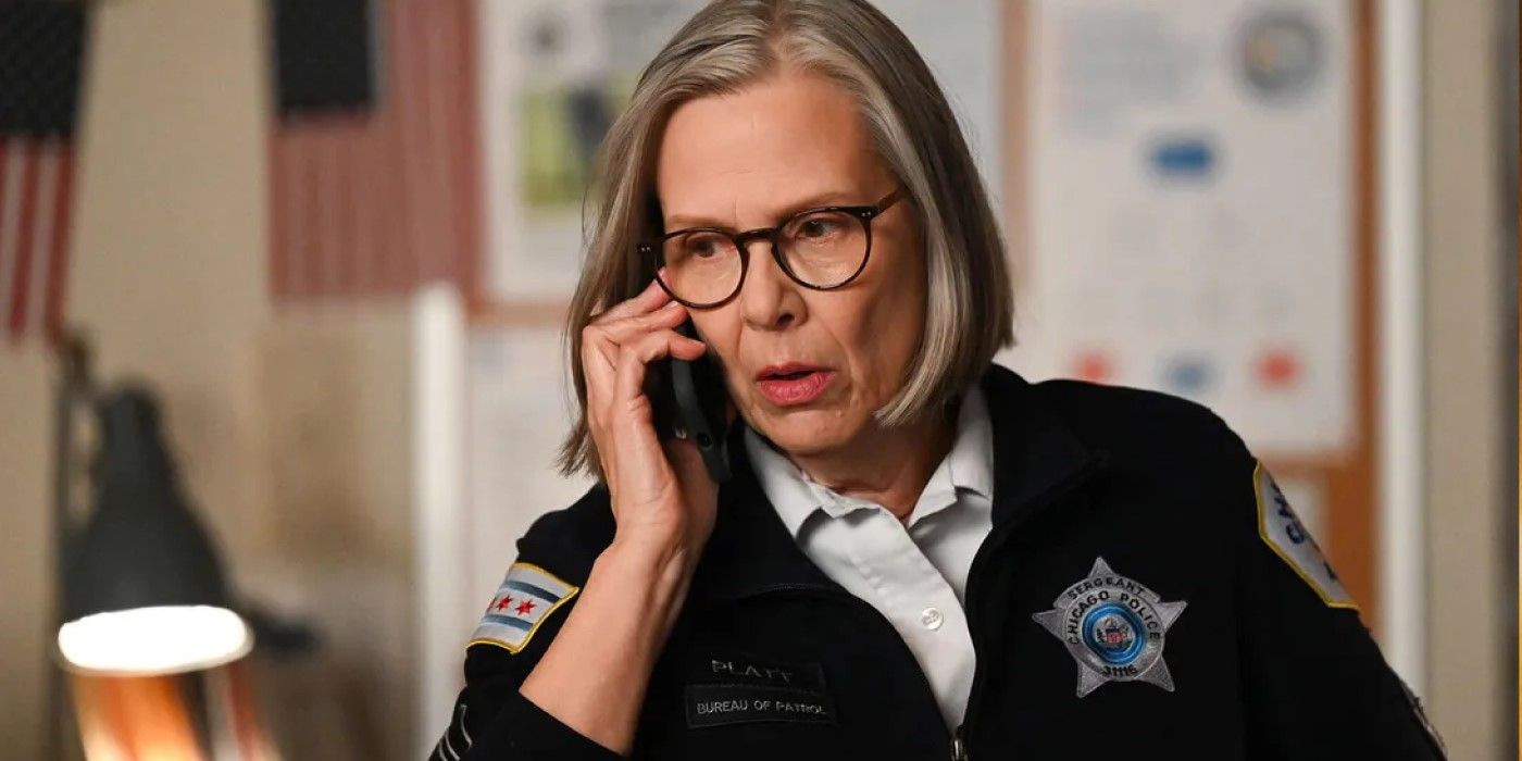 Sergeant Trudy Platt (Amy Morton) takes a call in 'Chicago P.D.'