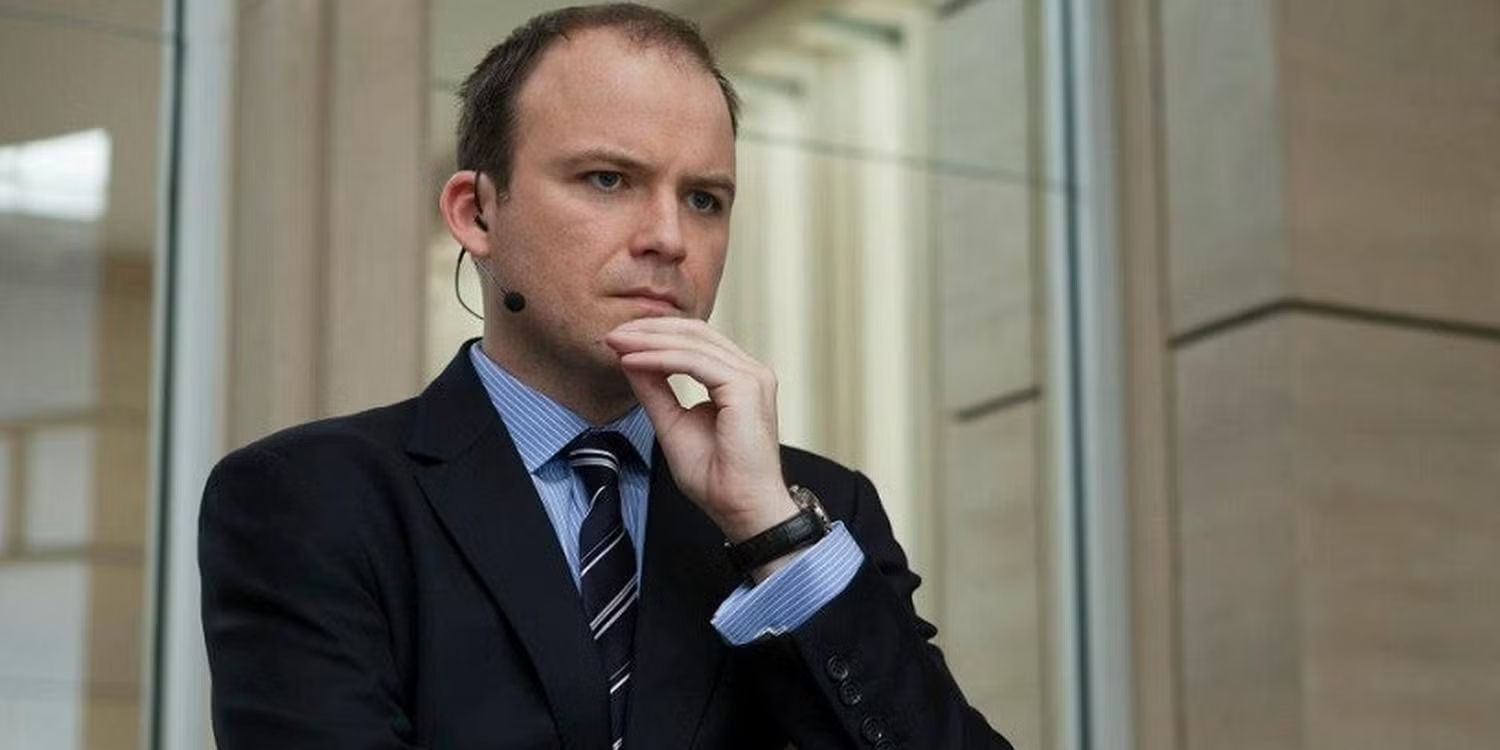 Tanner (Rory Kinnear) rubbing chin in &lsquo;Skyfall&rsquo;