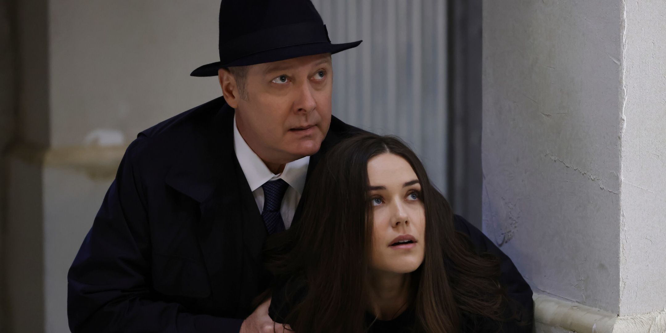 Megan Boone as Elizabeth and James Spader as Reddington hiding in The Blacklist.