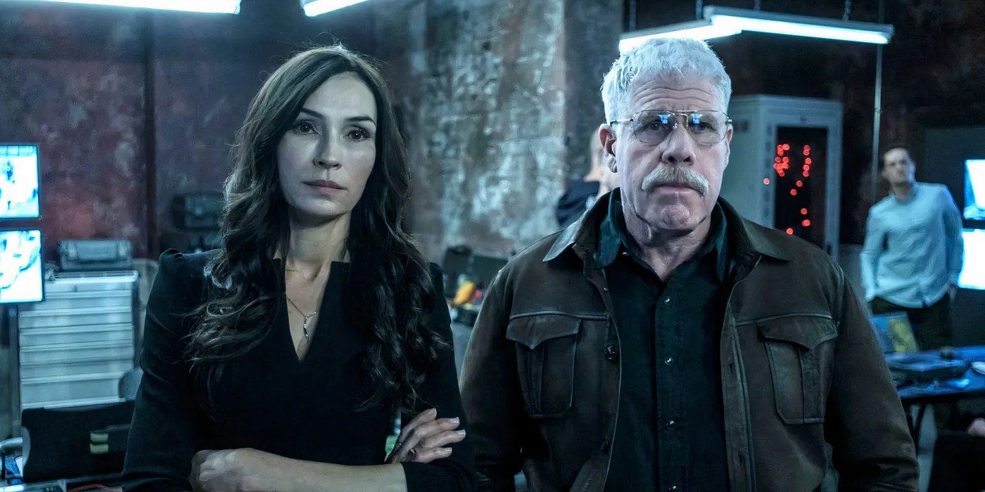 Famke Janssen as Jessica Mallory and Ron Pearlman as Frank Napier &lsquo;The Capture&rsquo;
