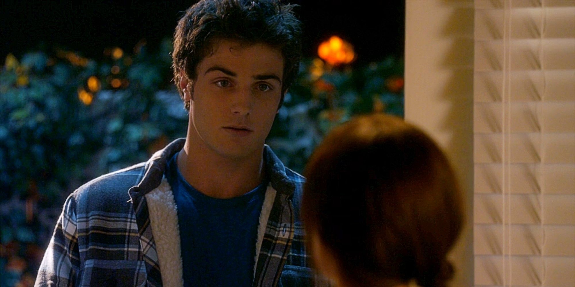 Matty McKibben standing at Jenna Hamilton's door in Awkward