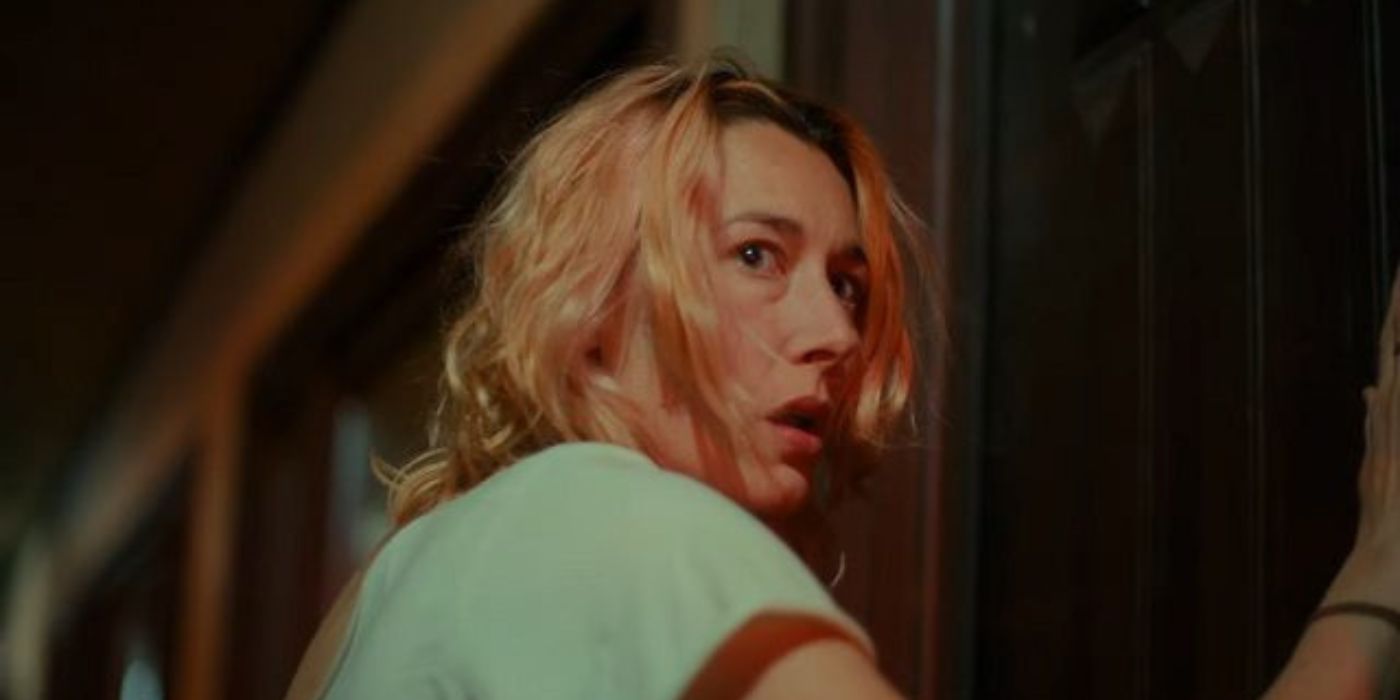 Sadie, portrayed by Sam Quartin, nervously looks behind her.
