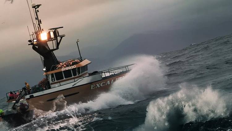 A boat driving through a wave in Deadliest Catch: Dungeon Cove.