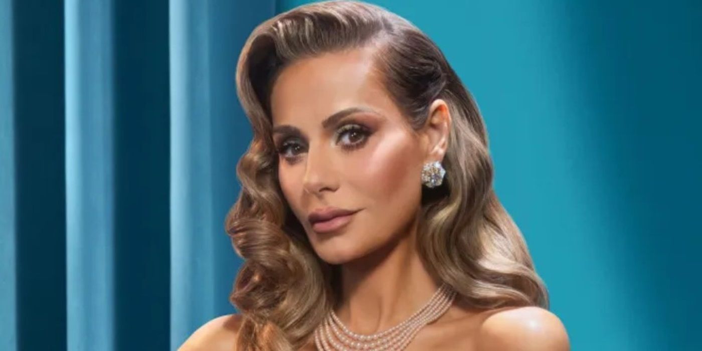 Dorit Kemsley from 'RHOBH' poses for a promo photo