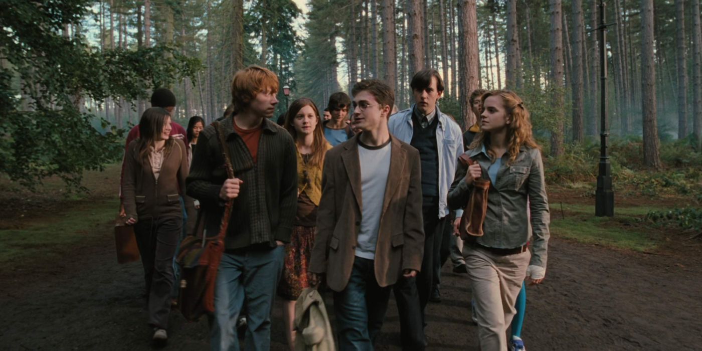 Harry Potter, played by Daniel Radcliffe, talking to his friends in 'Harry Potter and the Order of the Phoenix.'