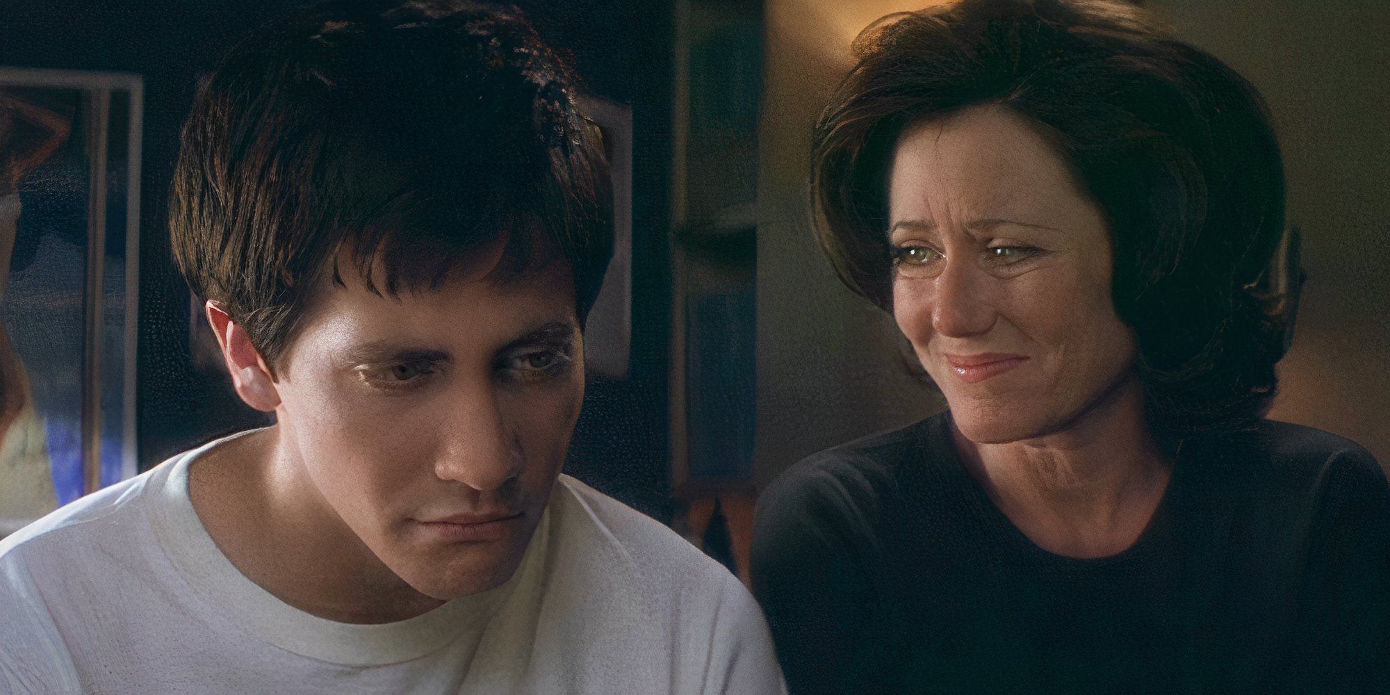 Jake Gyllenhaal and Mary McDonnell talking in Donnie Darko