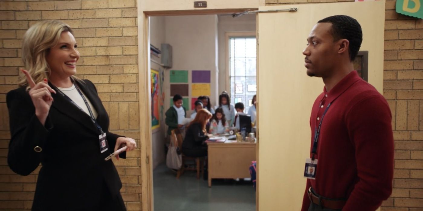 June Diane Raphael as Elizabeth Washington talks to  Tyler James Williams as Gregory in Abbott Elementary