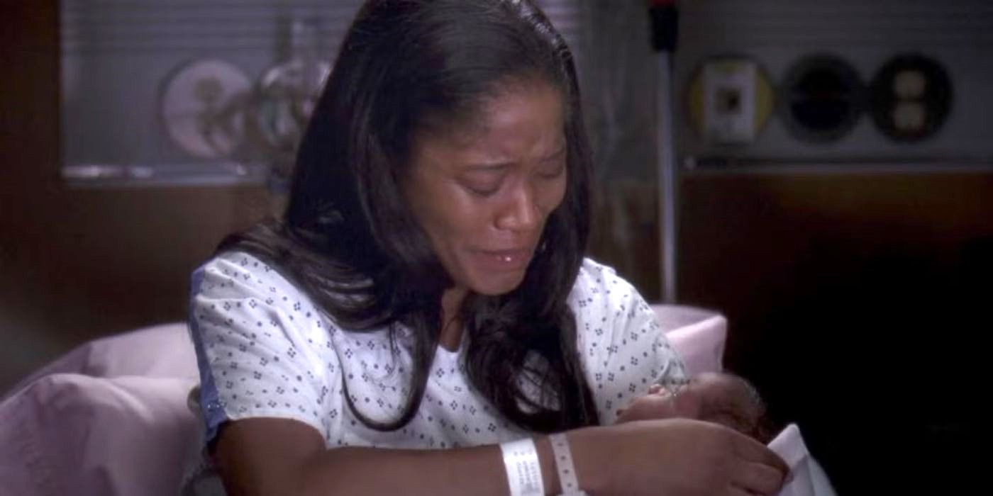 Keke Palmer as Sheryll Jeffries holds a small baby and cries in a hospital bed in Grey's Anatomy.