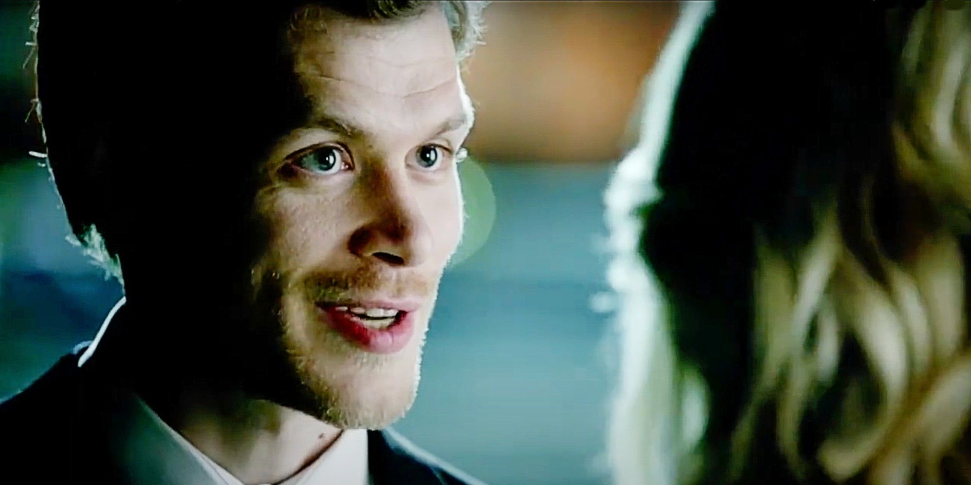 Klaus Mikaelson talks to Caroline Forbes with a smile on his face in The Vampire Diaries Season 4 Episode 23.