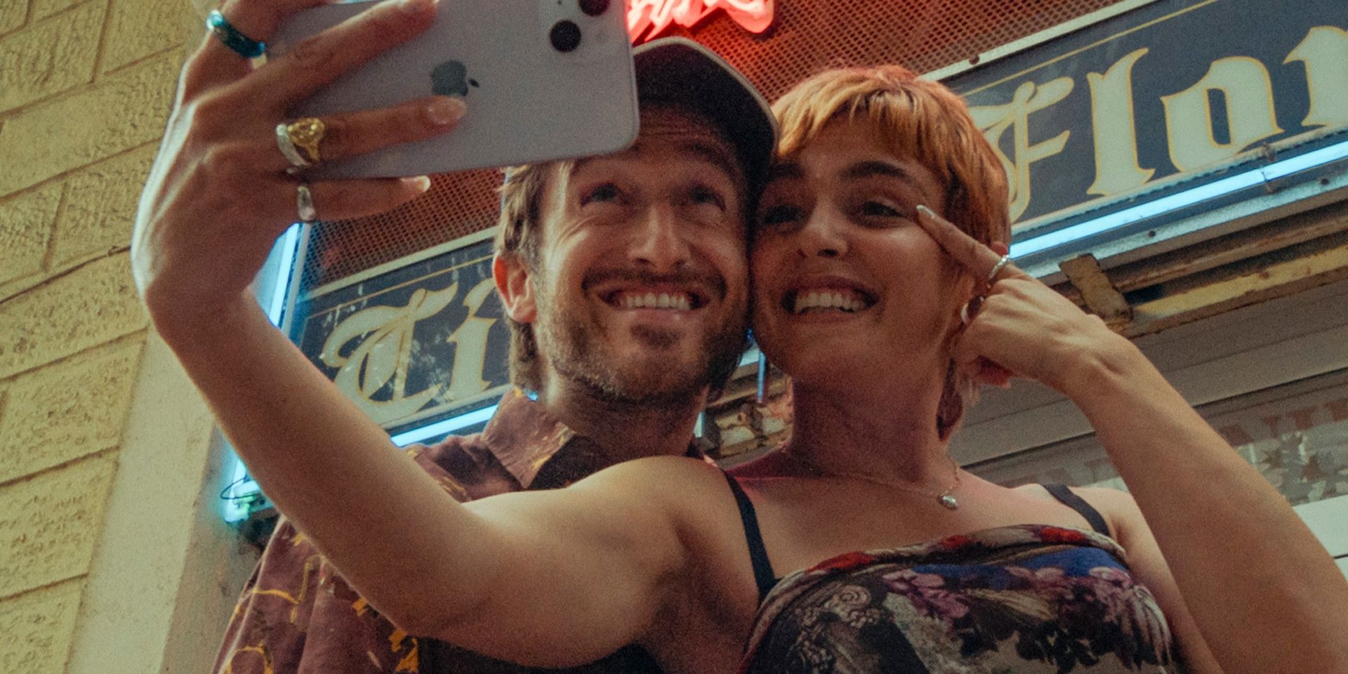 Joan Amargós and Verónica Echegui as Raúl and Marta in Love You to Death