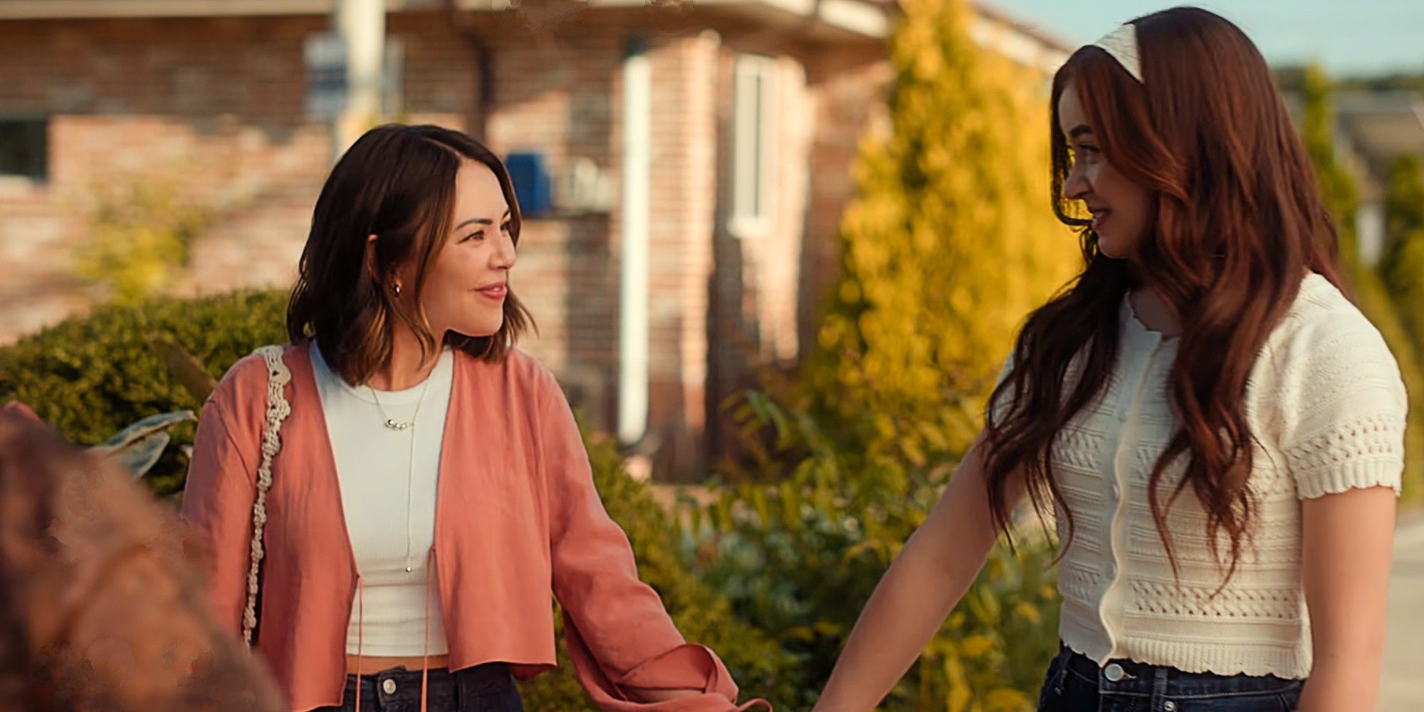 Margot and Kitty Song Covey holding hands in the Season 2 finale of XO, Kitty