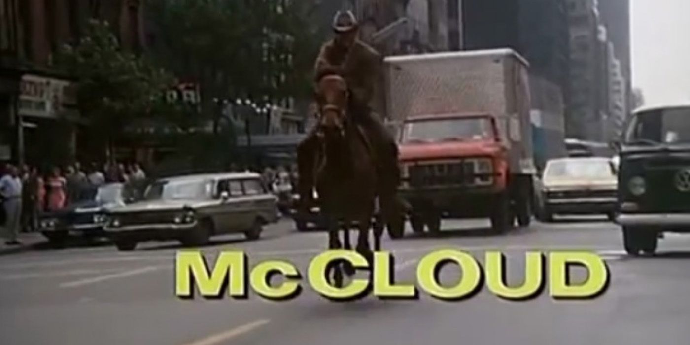 Sam McCloud (Dennis Weaver) rides a horse on the &lsquo;McCloud&rsquo; title card